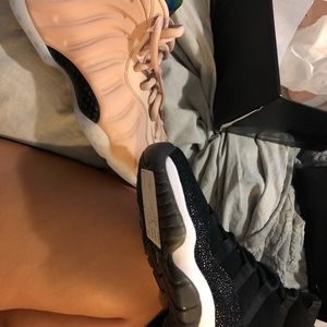 BRAND NEW SIZE 5 in kids size 7 in women’s